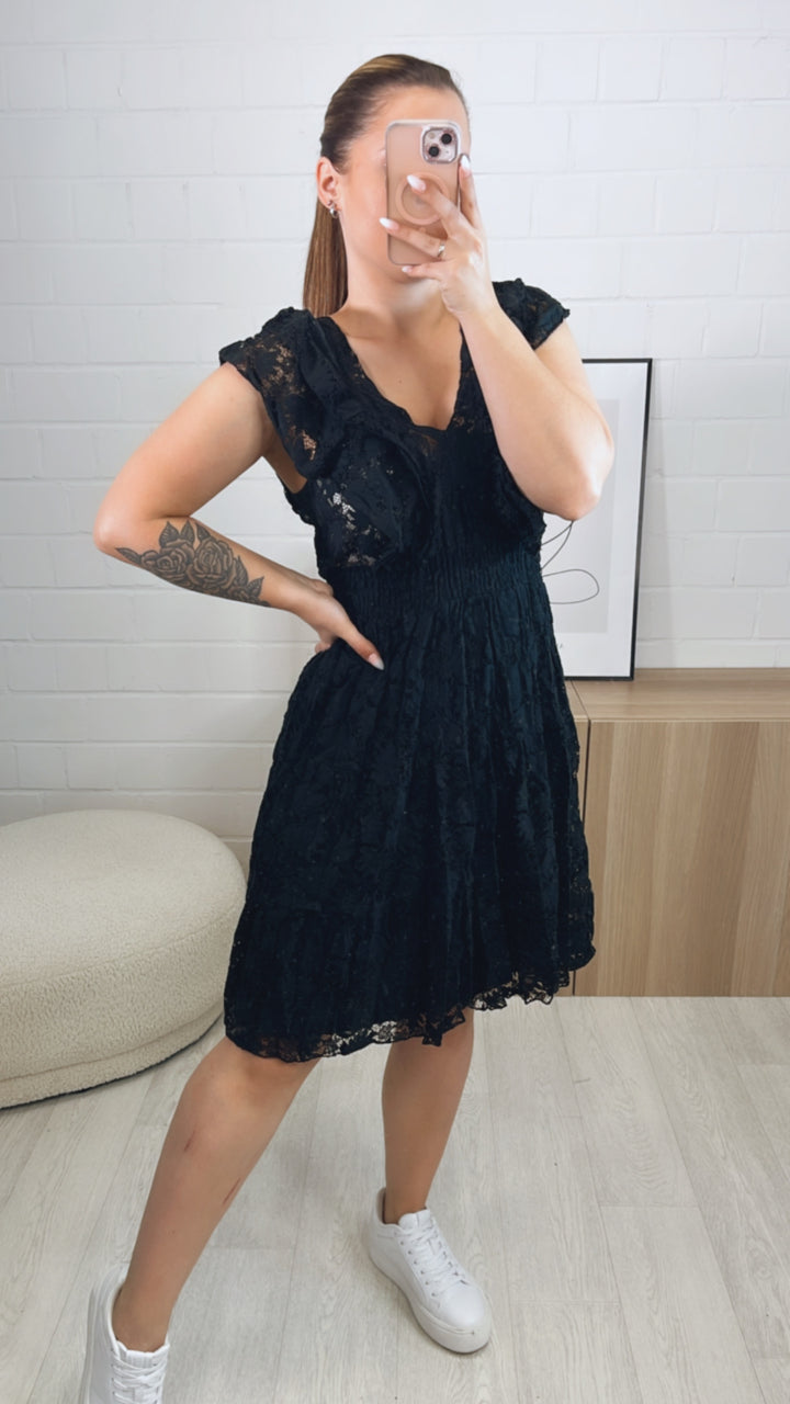kurzes Kleid in Spitzen Optik / schwarz Art. 6405