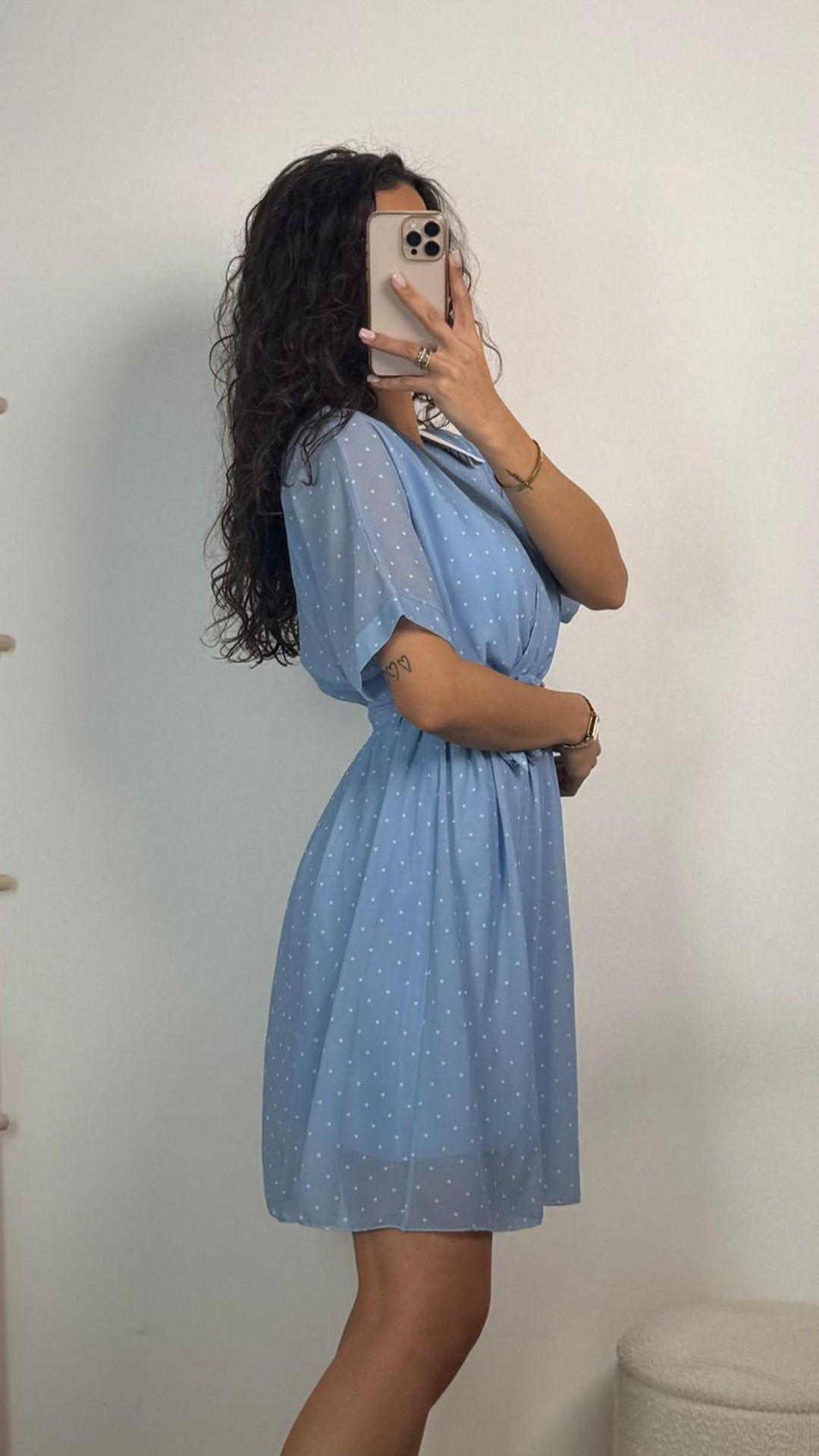 PUNKTE CHIFFON Kleid mit kurzen Ärmeln / hell blau Art.16094