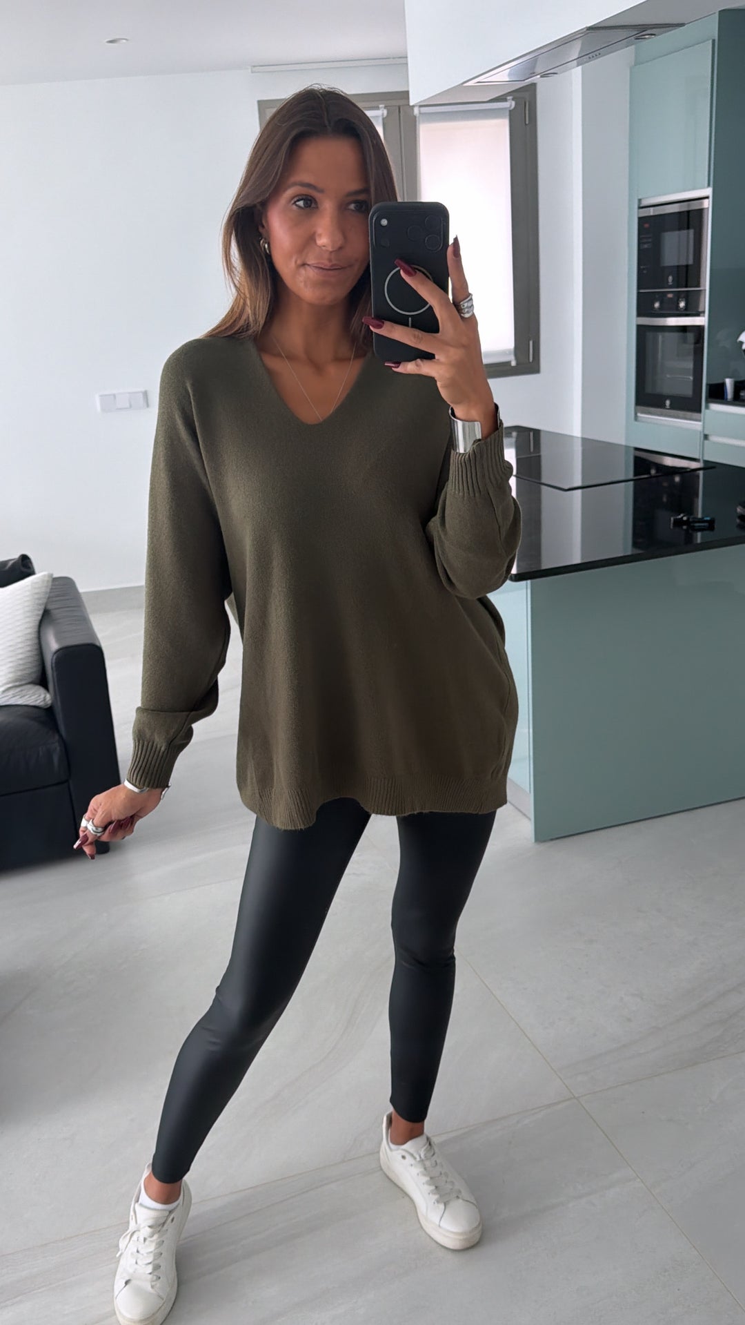 Viskose Mix Pullover mit V-Ausschnitt / khaki Art. 16240