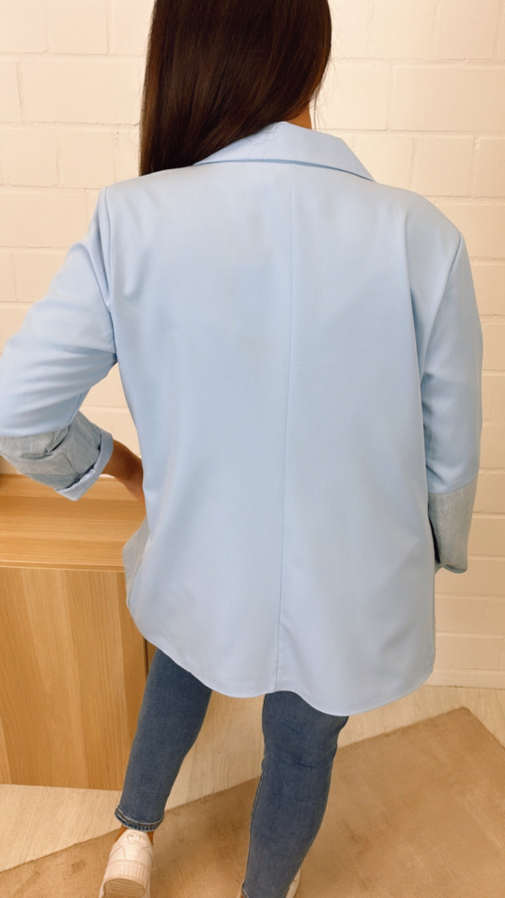Oversize Blazer / Jacke, farblich abgesetzte Ärmel / hell blau - grau Art. 10875