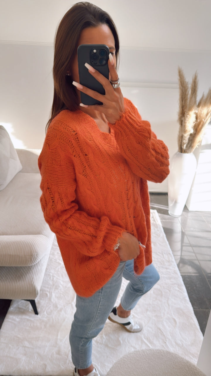 Pullover mit V-Ausschnitt und Zopfmuster / orange Art. 8805