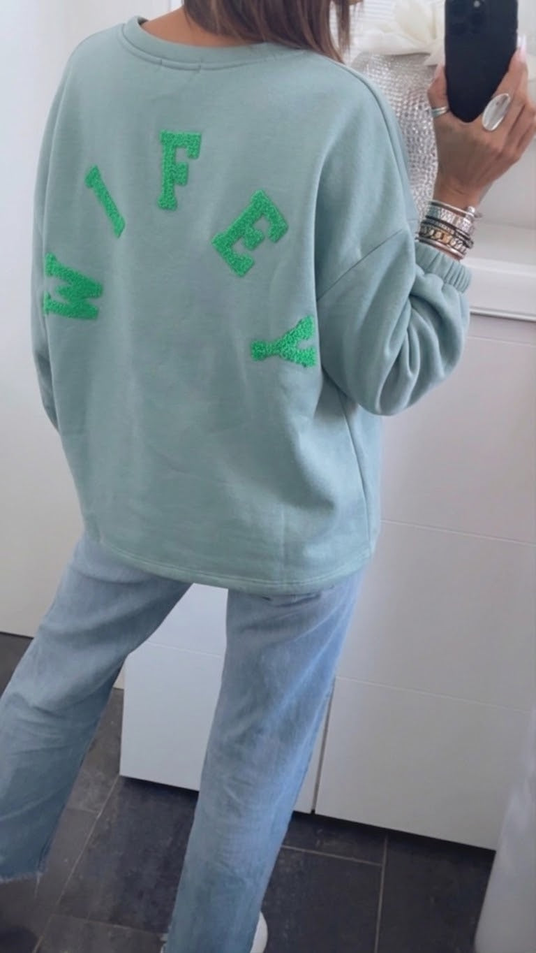 Oversize Sweater " WIFEY " / light petrol - grün Art. 15519