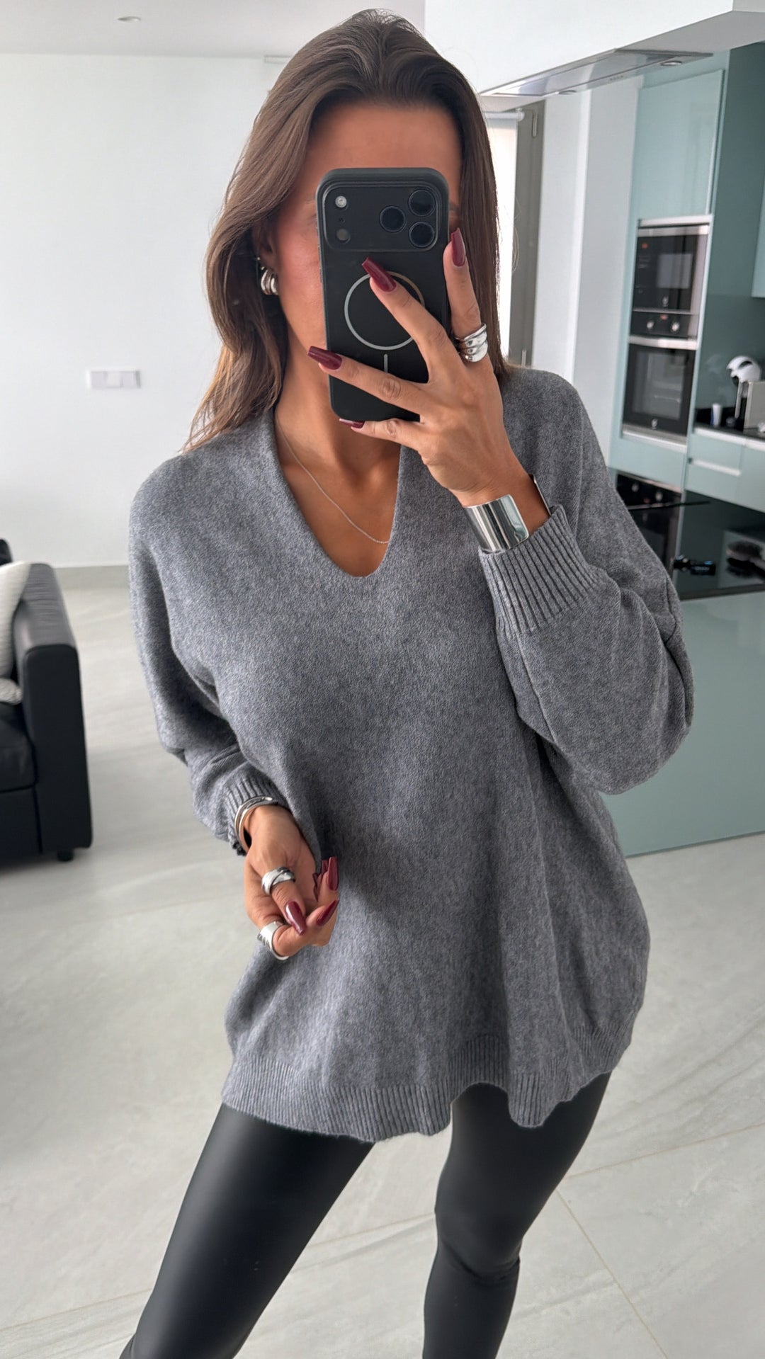 Viskose Mix Pullover mit V-Ausschnitt / grau Art. 16238