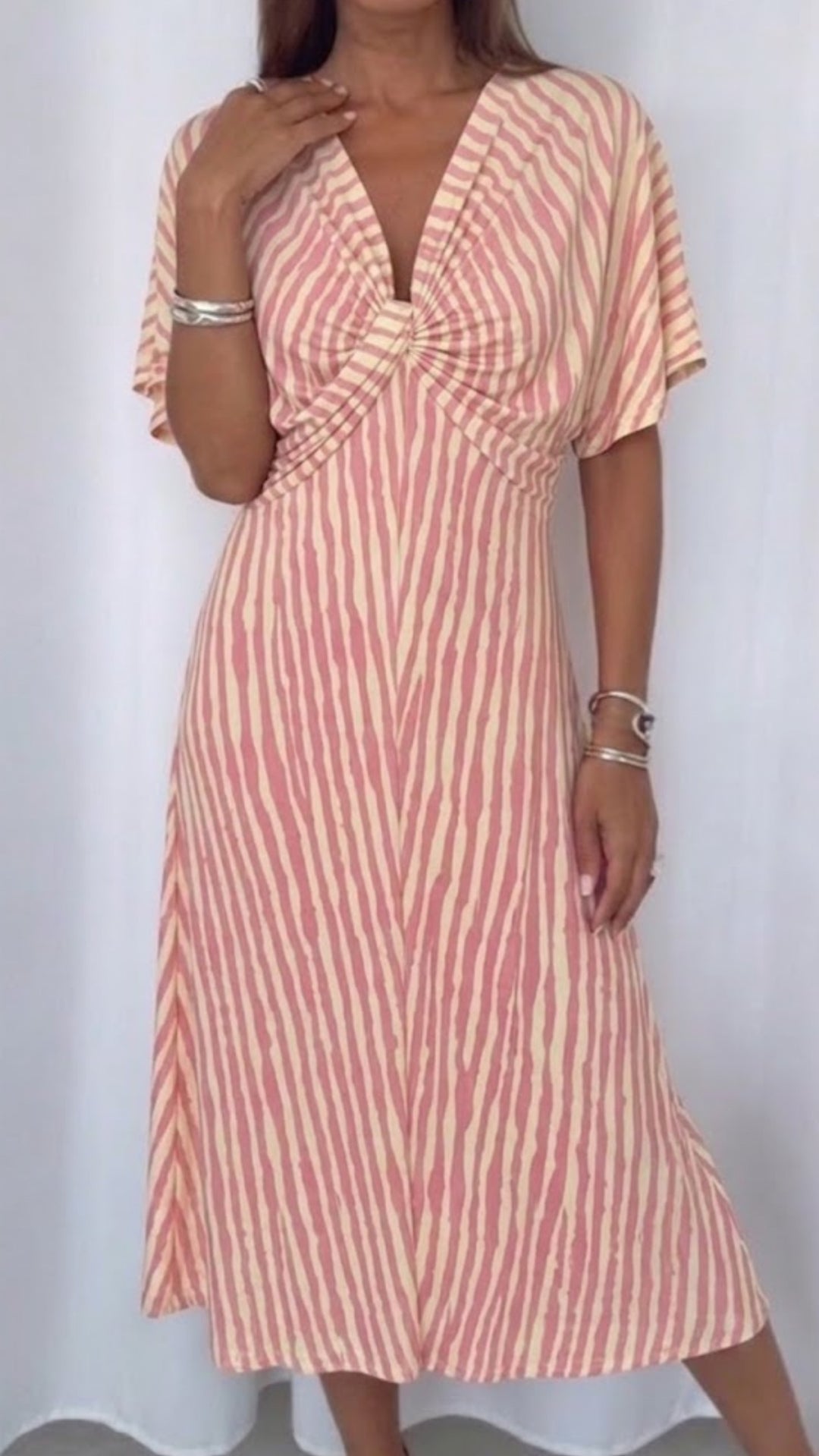 MAXI Kleid mit Knoteldetail / creme - rosa Art.15620