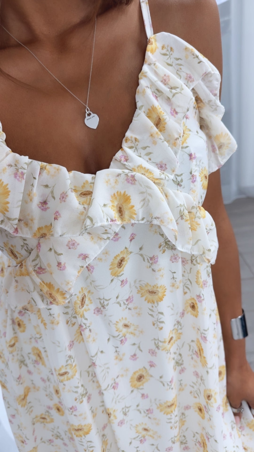 Florales Träger Kleid mit Volant Ausschnitt / creme- gelb Töne Art. 14908
