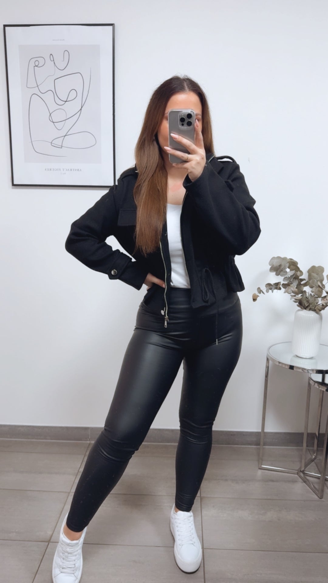 kürzere Jacke, silberne Elemente / schwarz Art. 13246