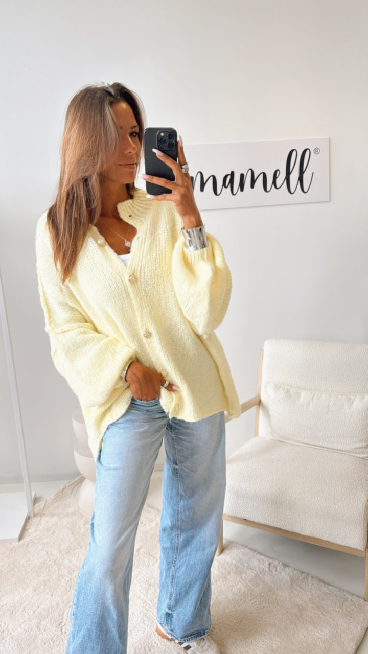 Kuschel Cardigan mit goldenen Knöpfen / soft gelb Art. 11187