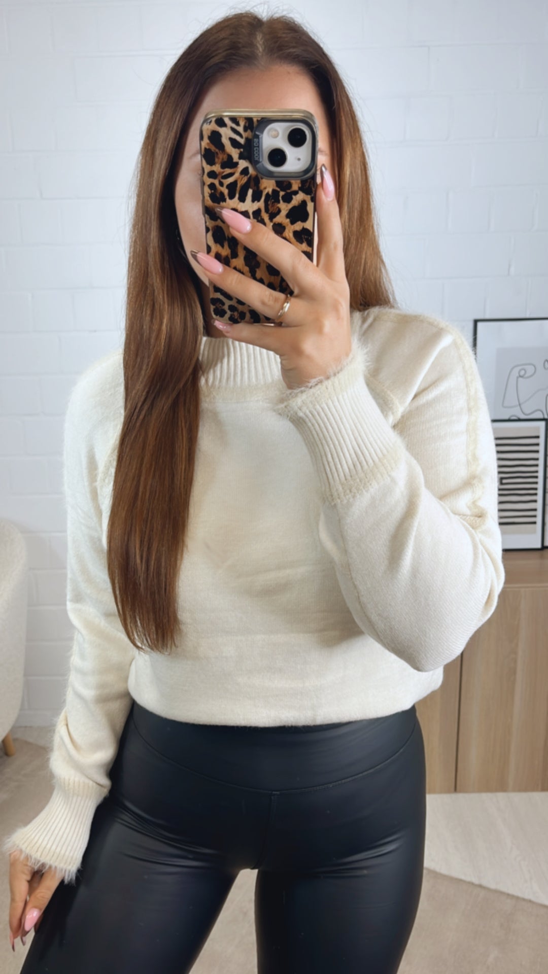 Pullover mit flauschigen Nähten / wollweiss - creme Art. 13032