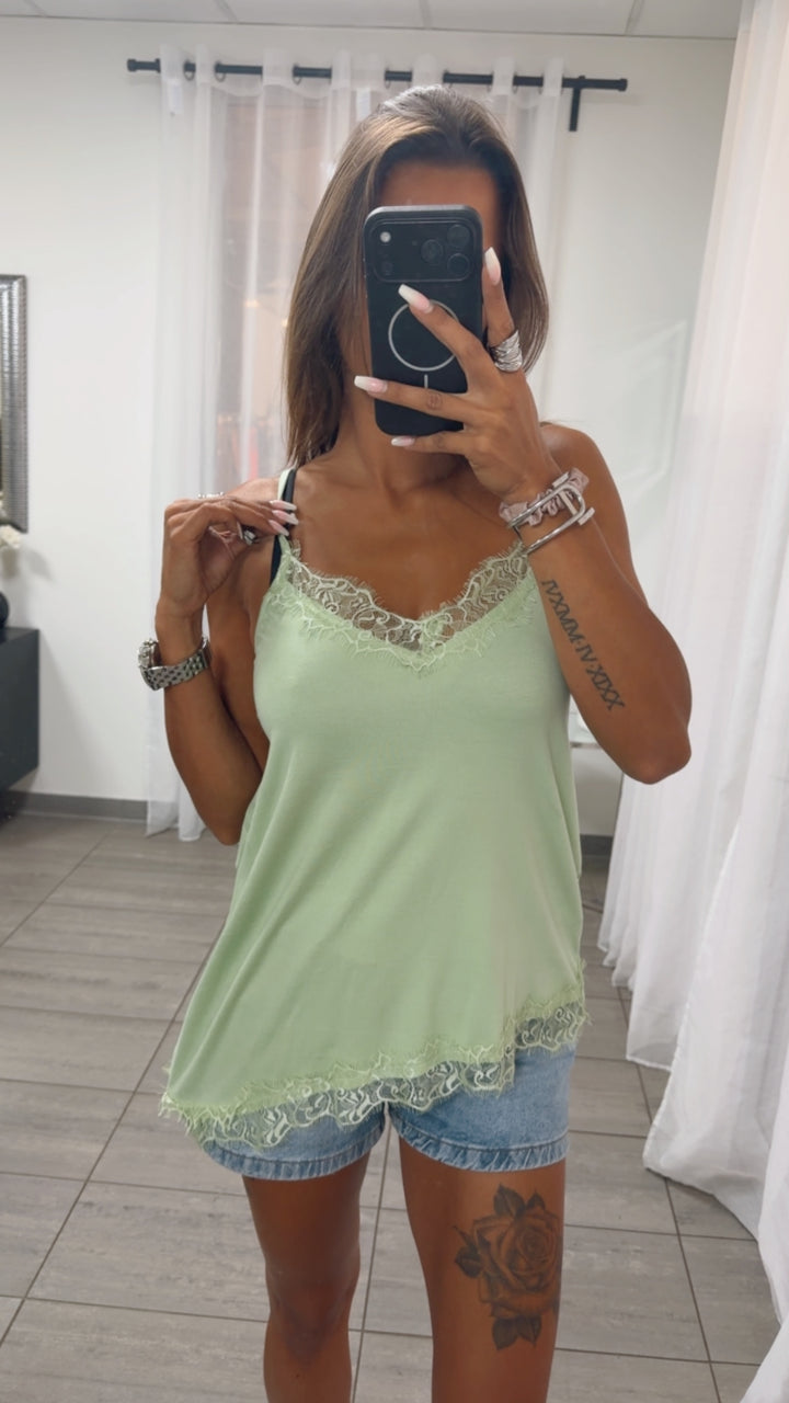 asymmetrisches Viskose Top mit Spitzen Applikationen / mint Art. 15701