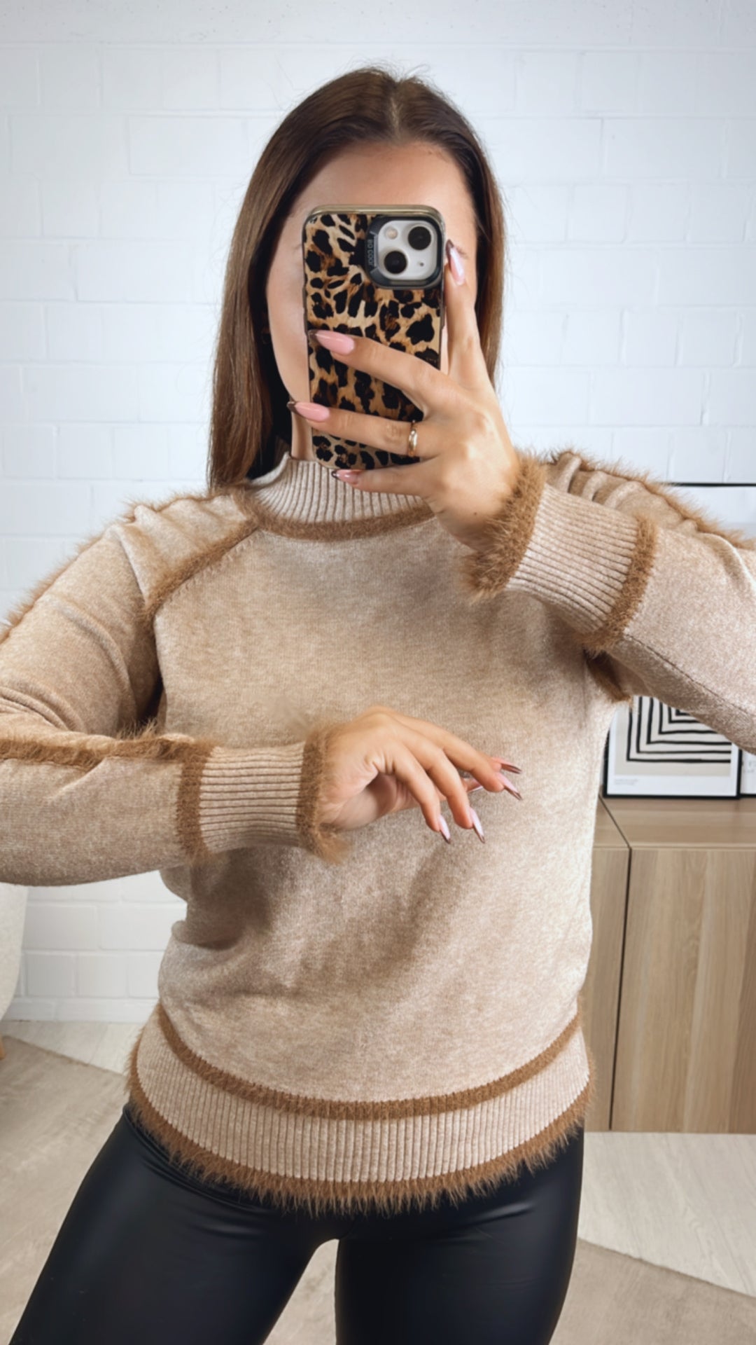 Pullover mit flauschigen Nähten / beige - camel Art. 12977