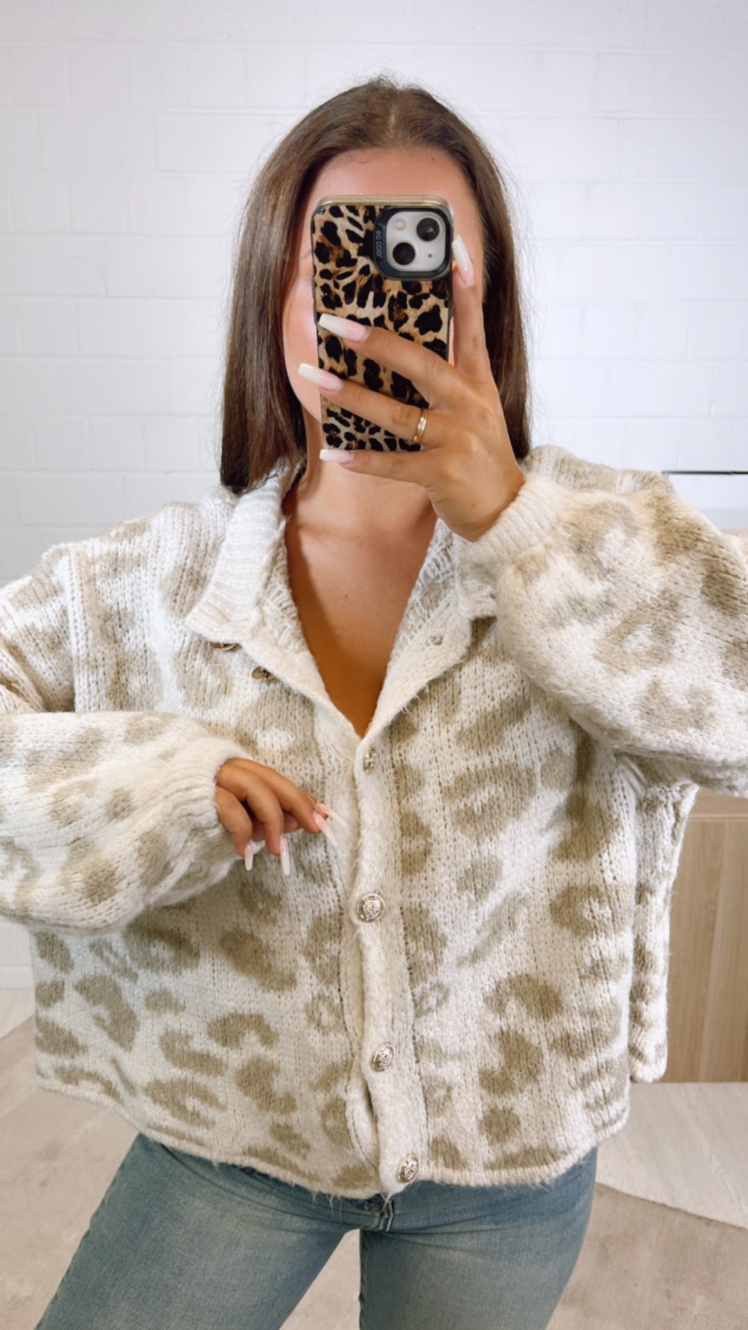 LEO Strick Cardigan mit goldenen Knöpfen / wollweiss - beige  Art. 11047