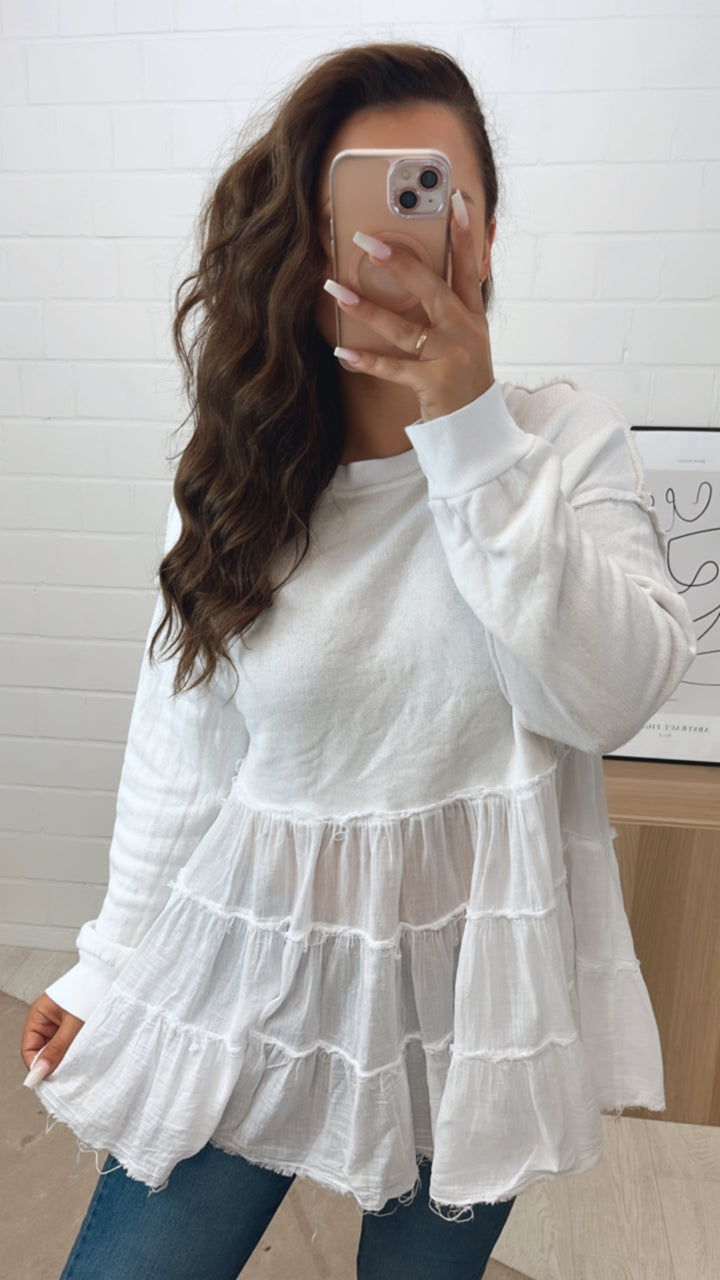 Pullover mit Volant besetztem Unterteil / weiss Art. 10645