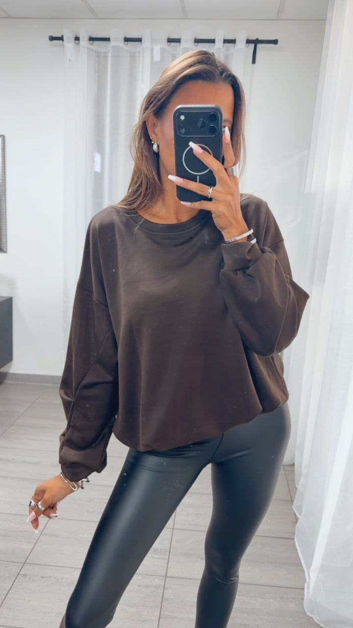 Softer  " Butter Stoff " Sweater, raffinierter Schnitt am Bund / dunkel braun Art.16281