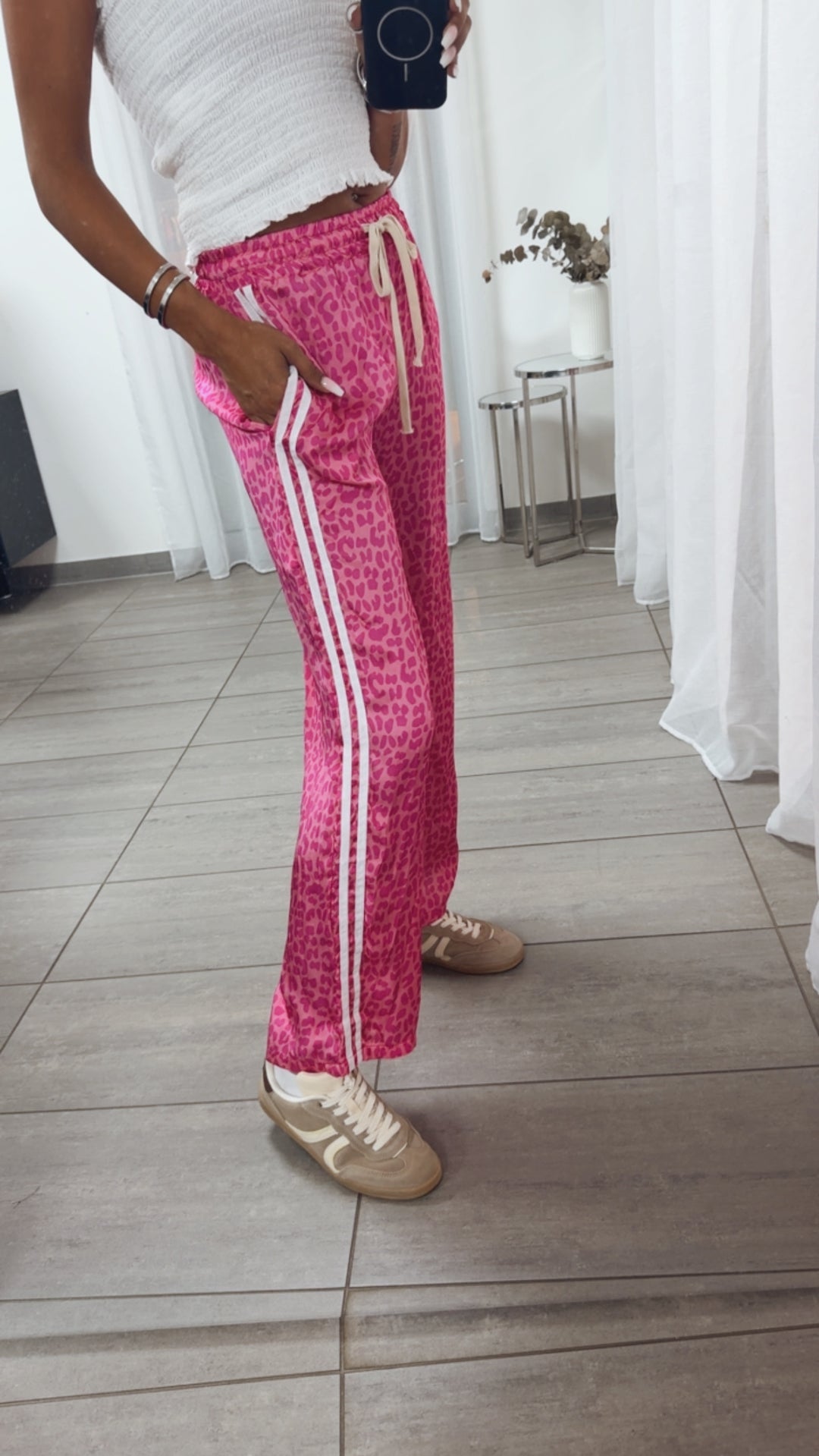 Lässige Leo Hose mit seitlichen Streifen / pink Töne - weiß Art.15642