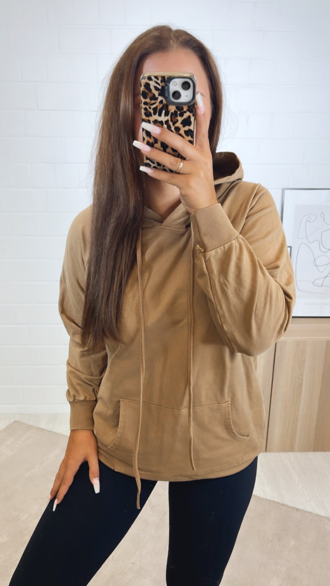 Long Kapuzen Sweater, Kängurutasche / soft camel Art. 11069