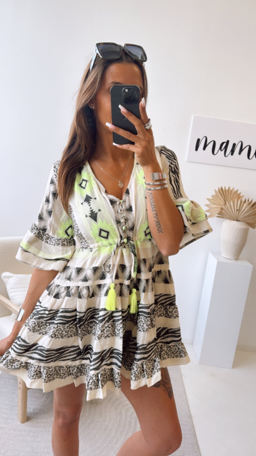 KURZES PREMIUM Tunika Kleid mit Muster / beige - schwarz - neon gelb Art. 9817