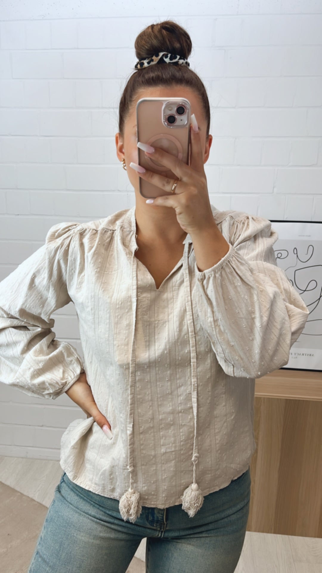 schmale, romantisch verspielte Bluse / beige Art. 10774