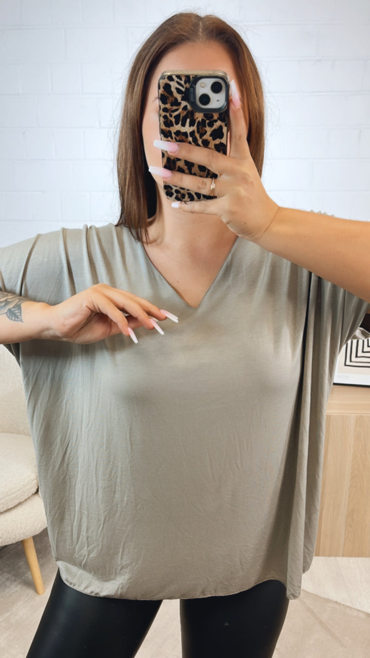 T-shirt Oberteil mit V-Ausschnitt / light taupe Art. 12387