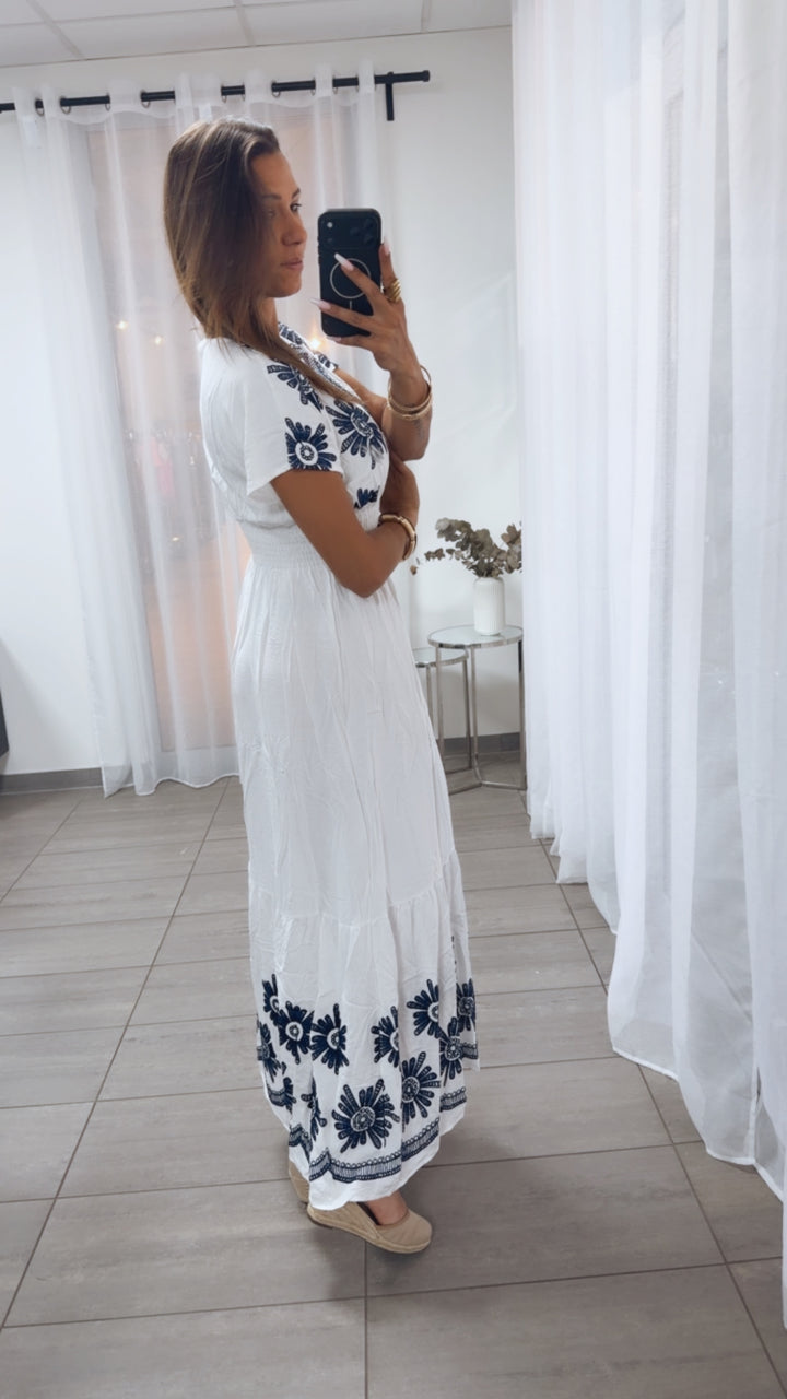 MAXI Kleid mit floralen Stickereien / weiß - blau Art.15133