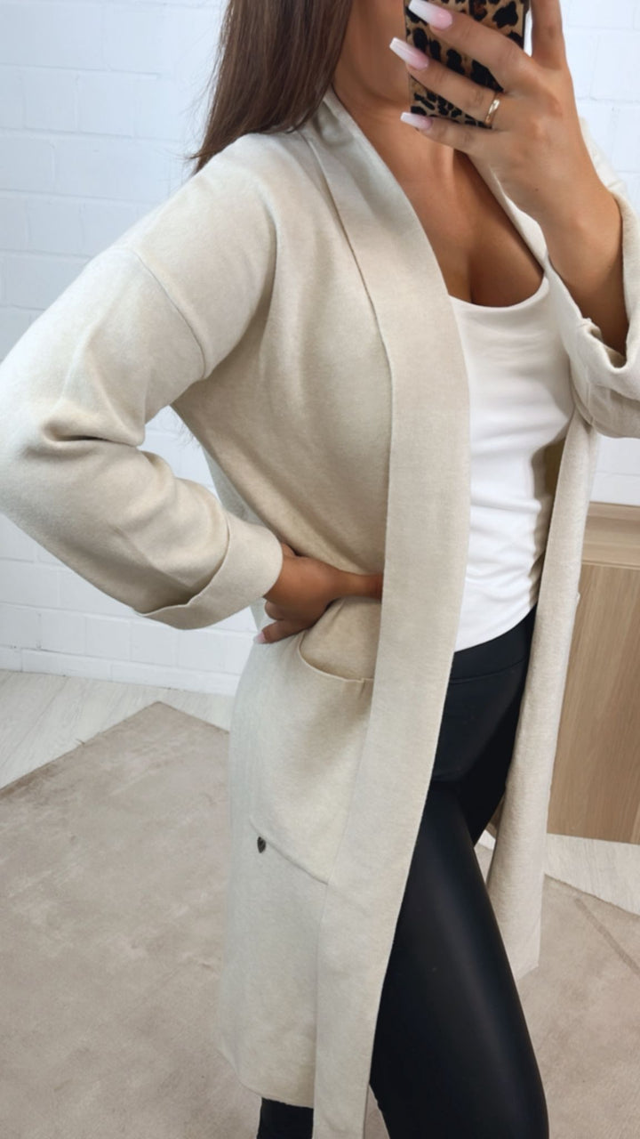 Cardigan aus festem Stoff mit zwei Taschen / creme - beige Art.122364