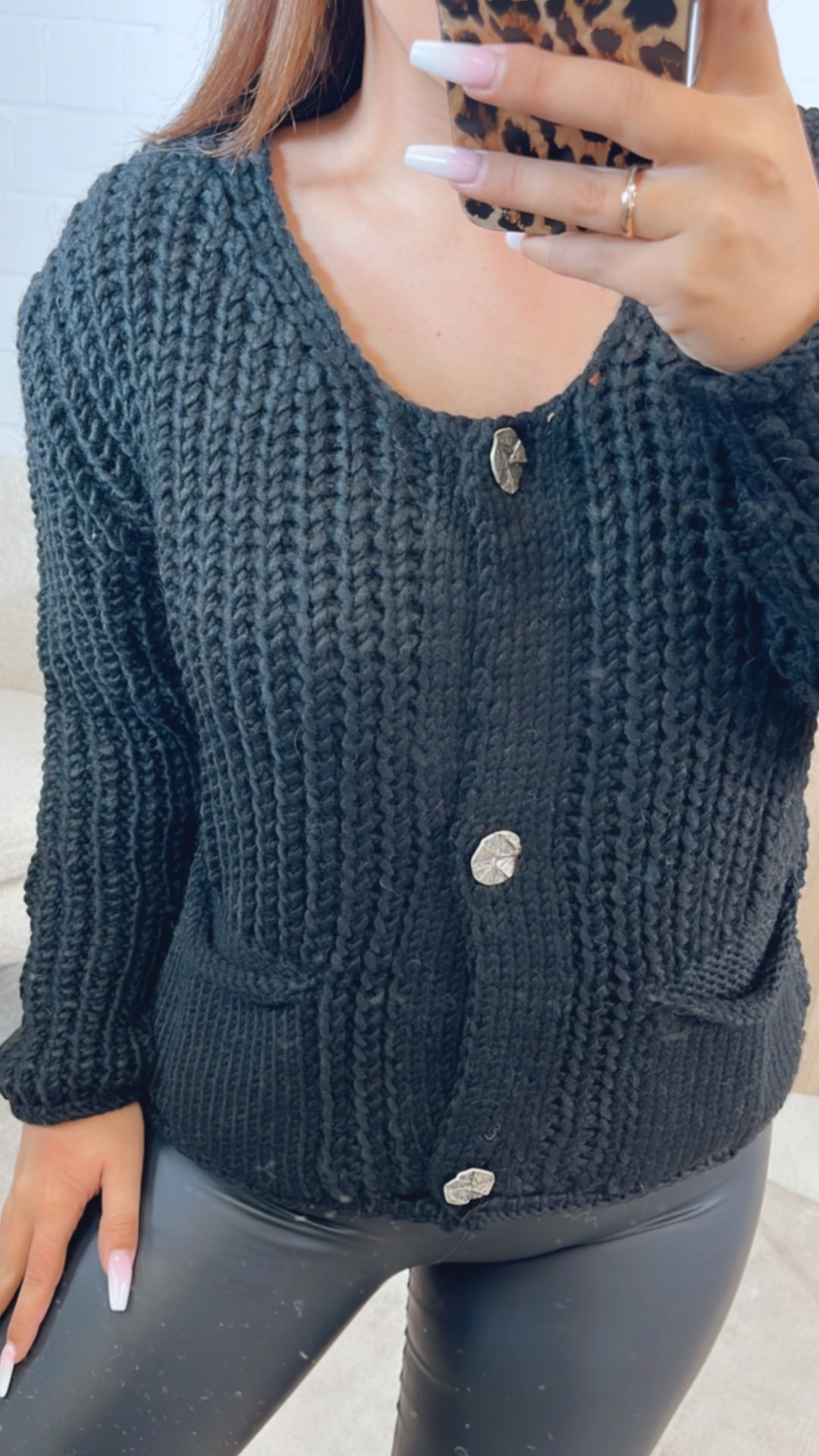 grober, kurzer Strick Cardigan, große Knöpfe, Taschen / schwarz Art. 12450