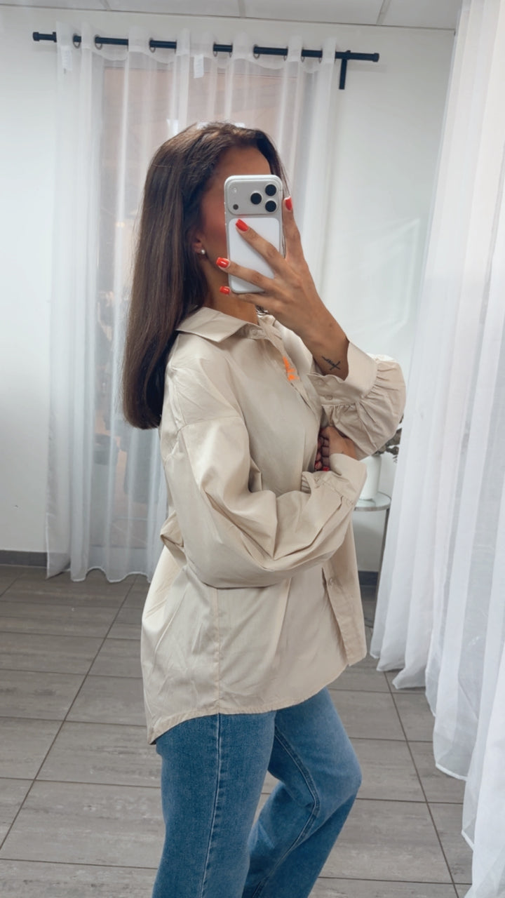 Oversize Blusen Hemd mit Statement - Stickerei / beige Art. 15554