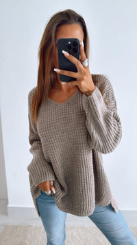 grober Strick Pullover, engere Ärmel, V-Ausschnitt / light taupe Art. 11041