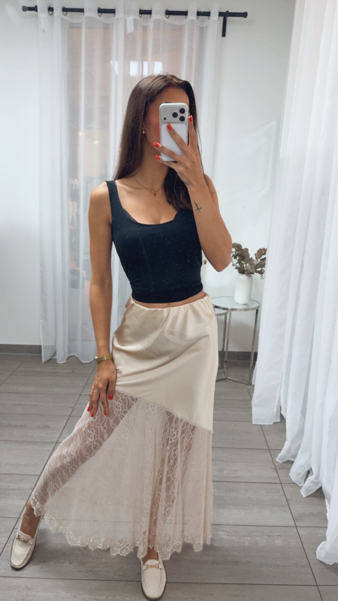 SATIN Optik Maxi Rock mit Spitzeneinsatz / creme Art. 15593