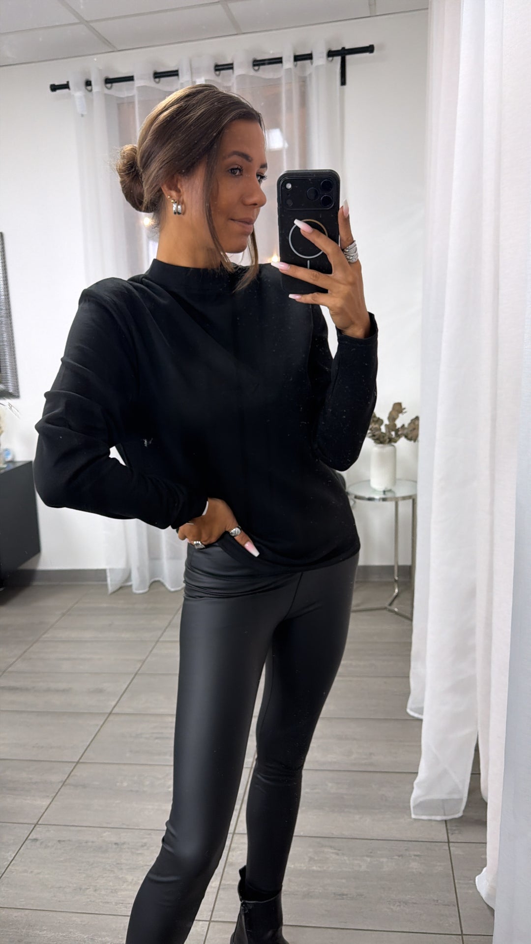 Softer Oversize Pullover mit leichtem Stehkragen / schwarz Art.163823