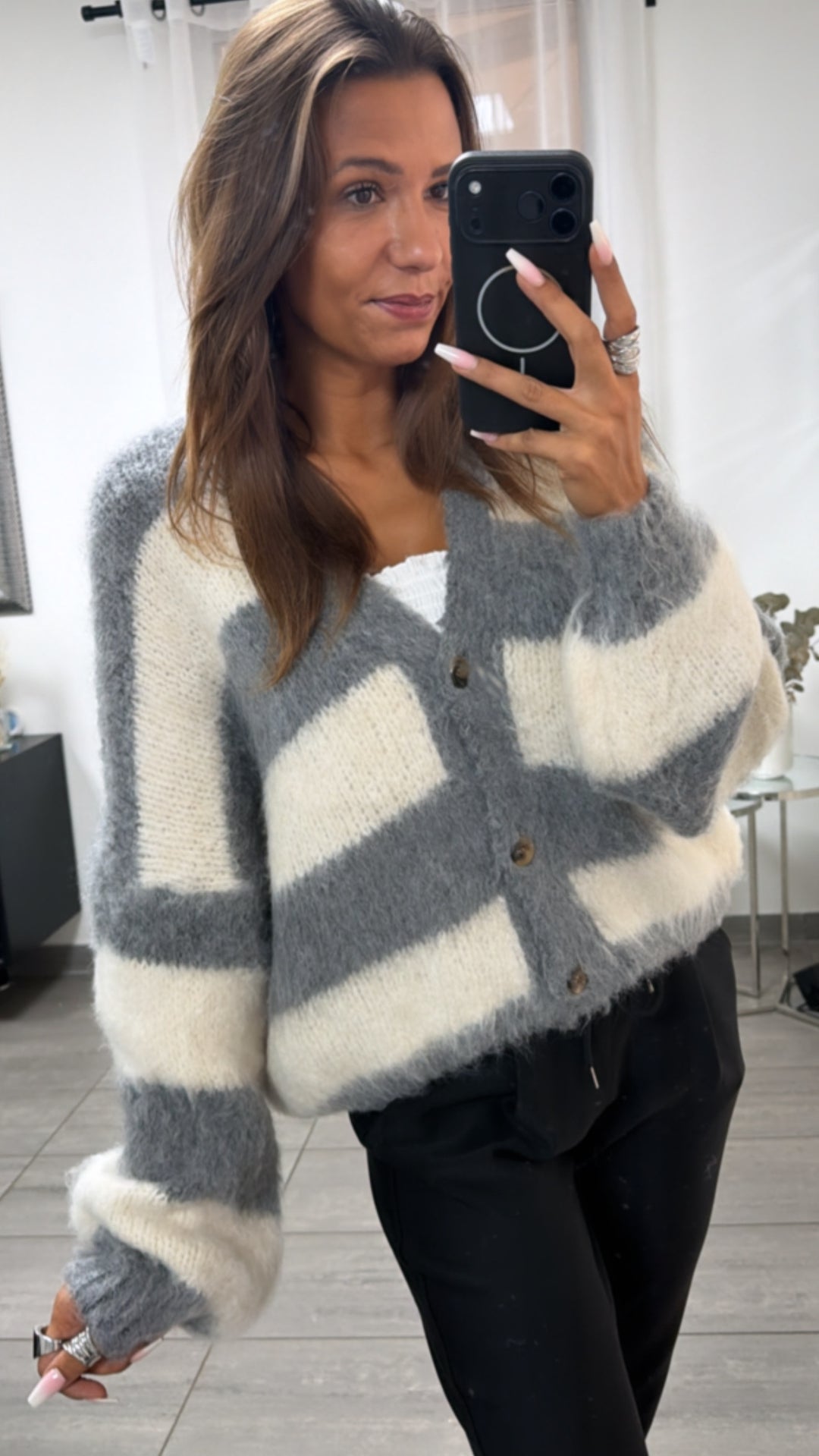 Kuscheliger Cardigan mit Streifen / grau - creme Art.16320