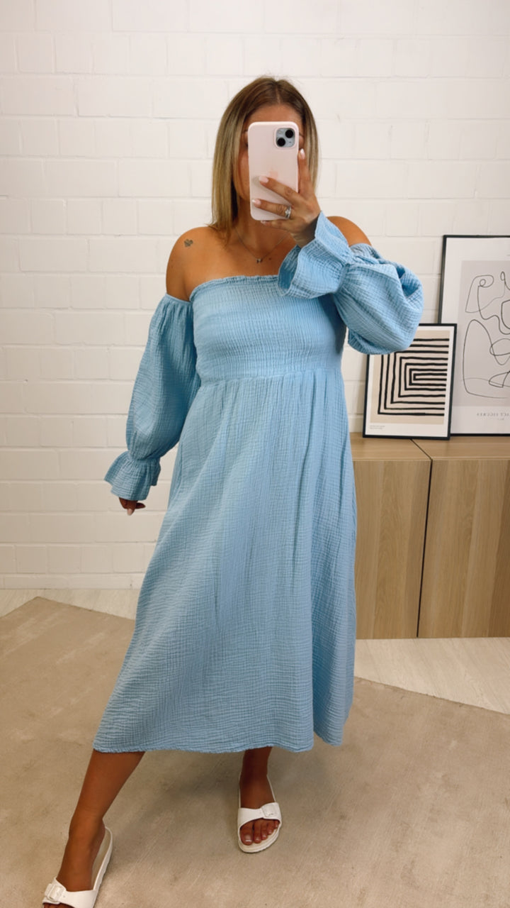 (Midi-) off - shoulder Musselin Kleid / hell blau Art. 10863