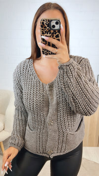 grober, kurzer Strick Cardigan, große Knöpfe, Taschen / braun meliert Art. 12445