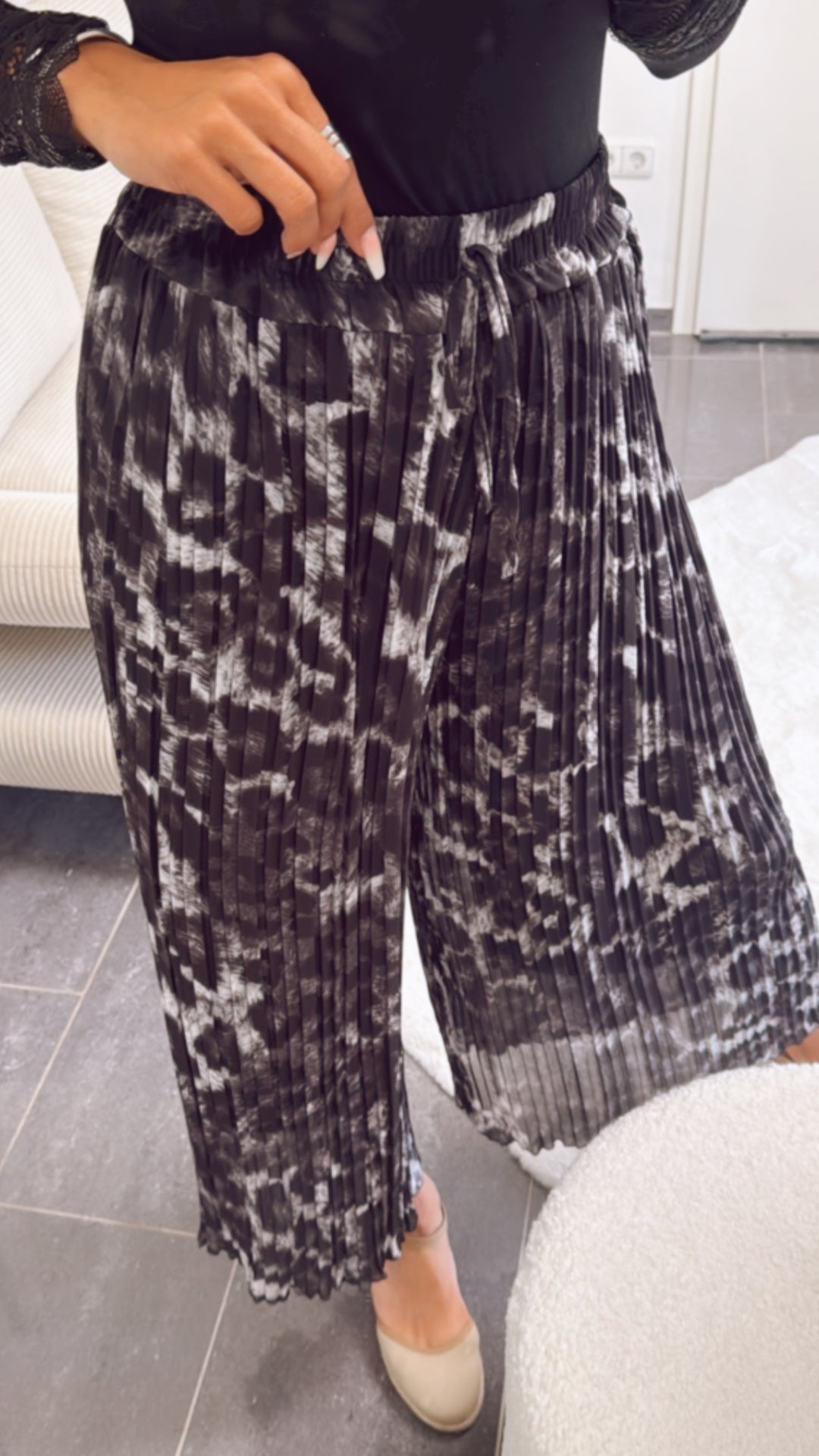 Plissee Hose im Leo - Look / schwarz - grau Art. 10046