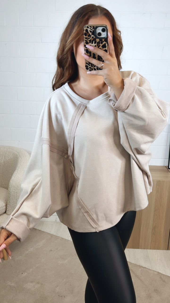 Sweater mit aufgesetzten Nähten / beige Art. 12544