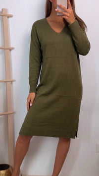 gradliniges Strick Kleid, V-Ausschnitt / khaki Art. 16131