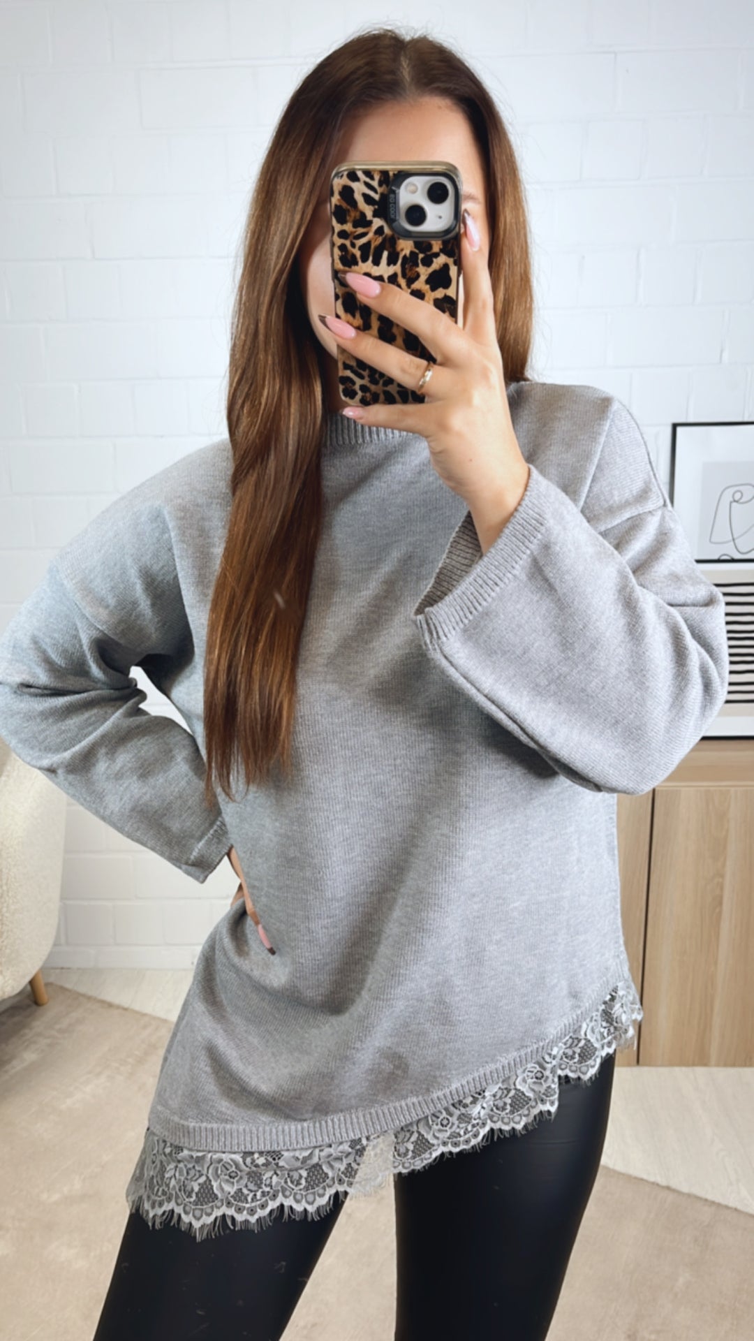 SPITZE asymmetrischer Pullover / grau Art. 13028