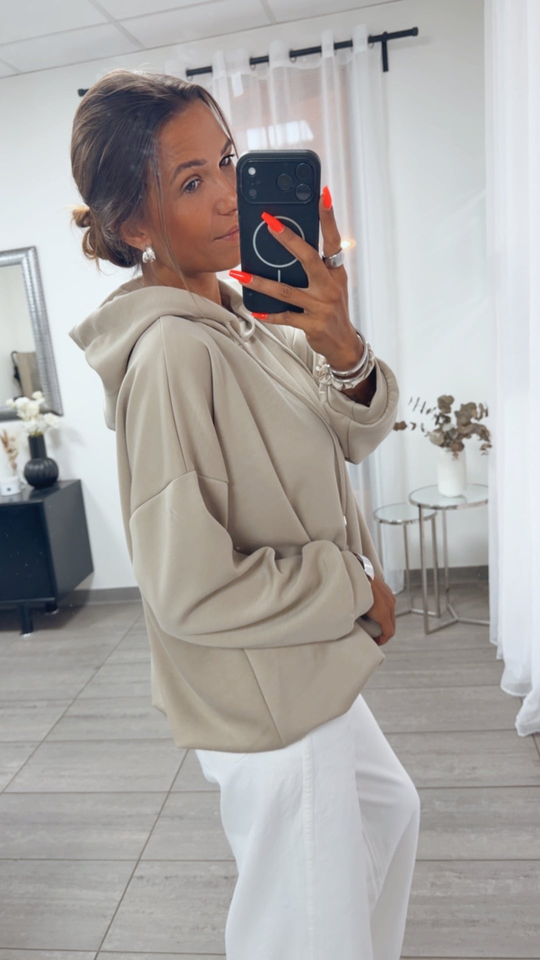 Hoodie mit Ballonsaum / light taupe Art. 16166