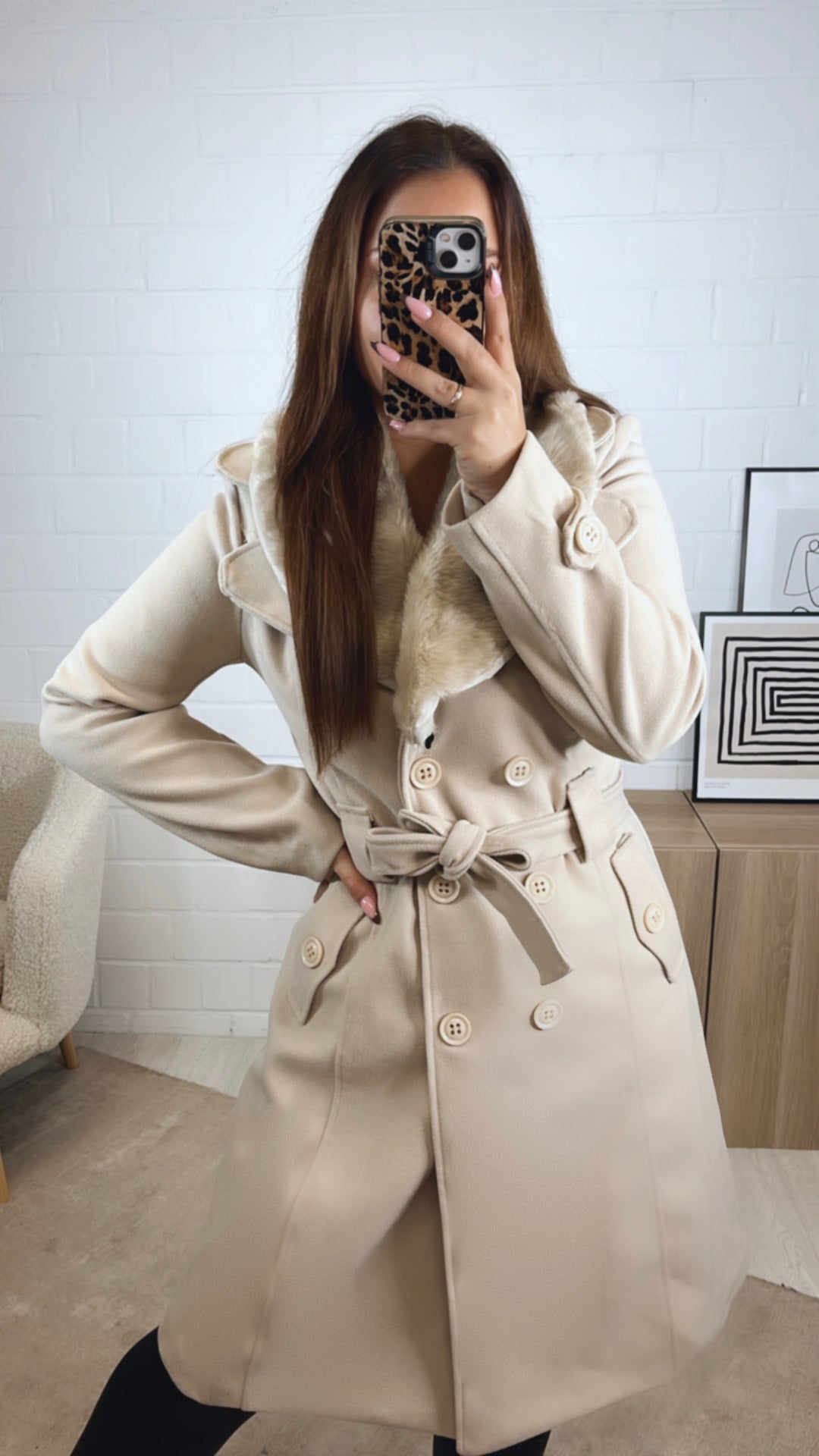 Mantel mit flauschigen, abnehmbaren Kragen / creme Art. 12841