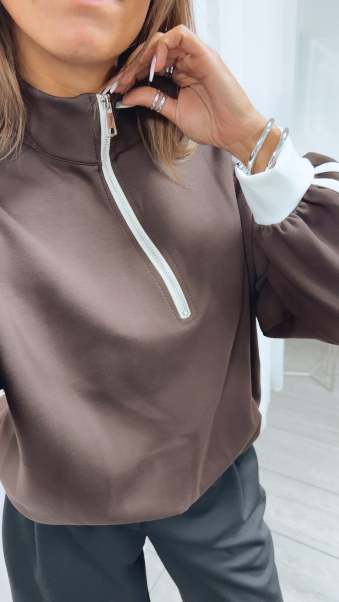 Half - Zip Sweater mit Kontraststreifen / braun - weiss Art. 16188