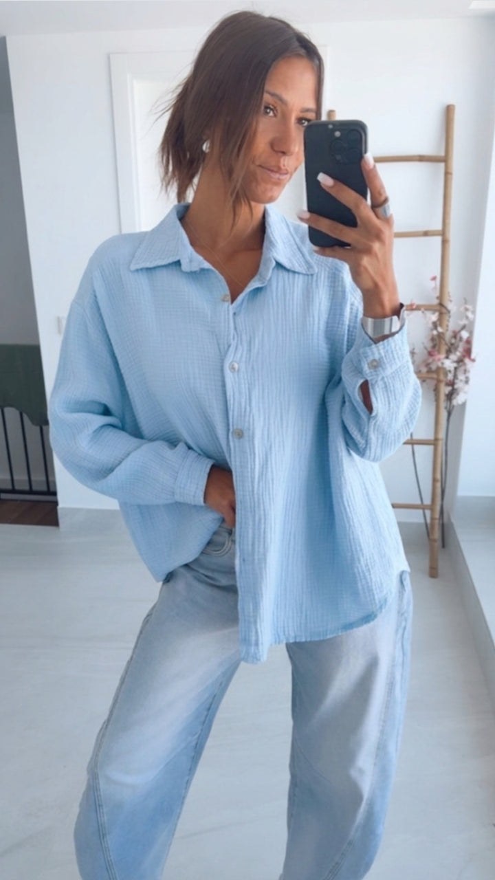 KURZE Oversize Musselin Bluse / hell blau Art. 3155