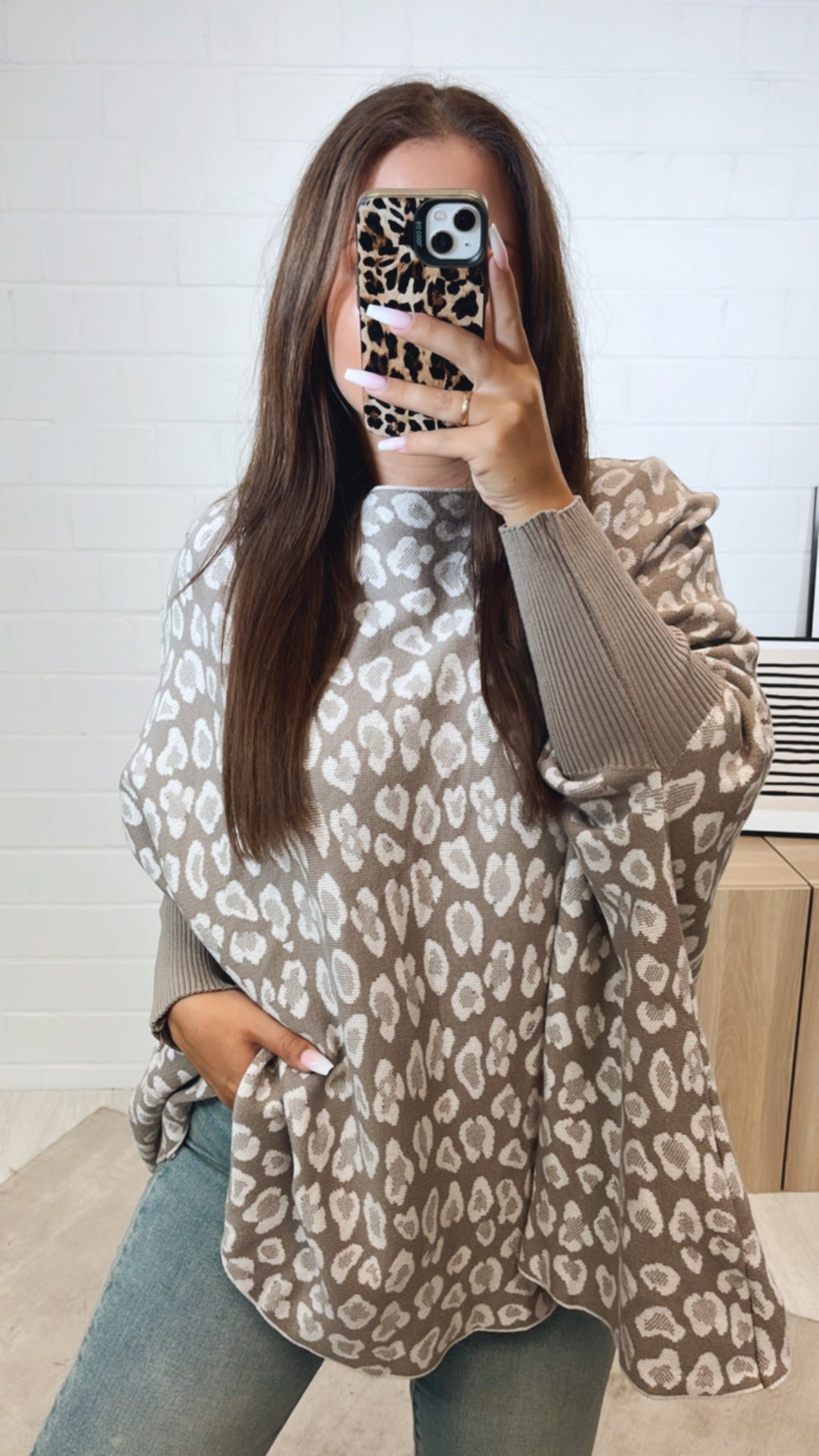 LEO ultra weicher Pullover mit Fledermausärmeln / light taupe - weiss Art. 11169