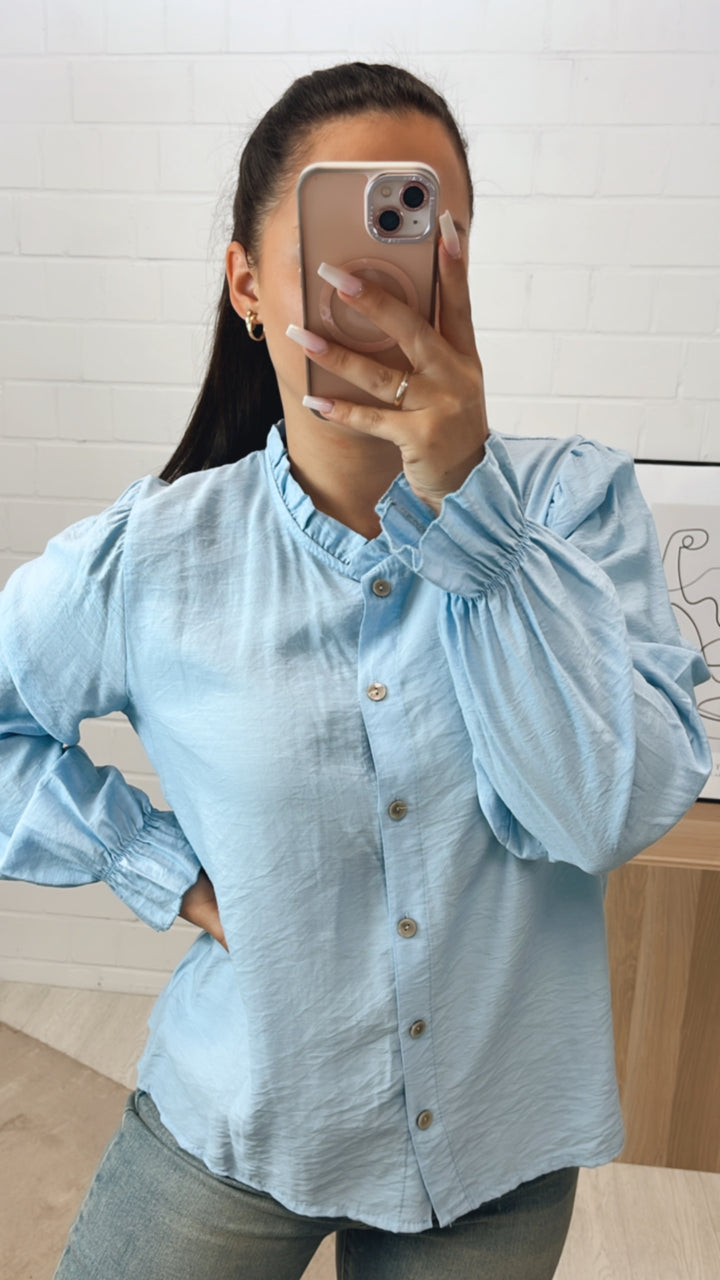 schmale Bluse mit Volant Ausschnitt / hell blau Art. 10786