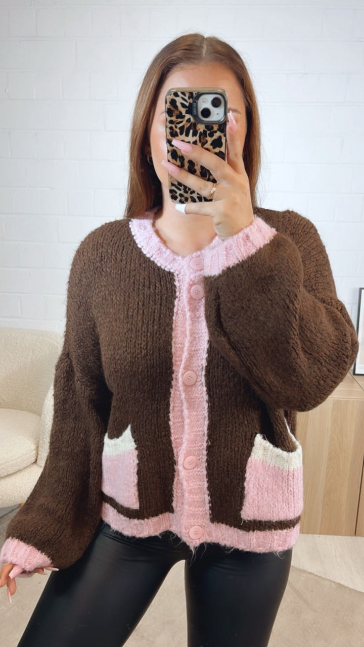 dreifarbiger Cardigan / dunkel braun - rosa - creme Art. 12500