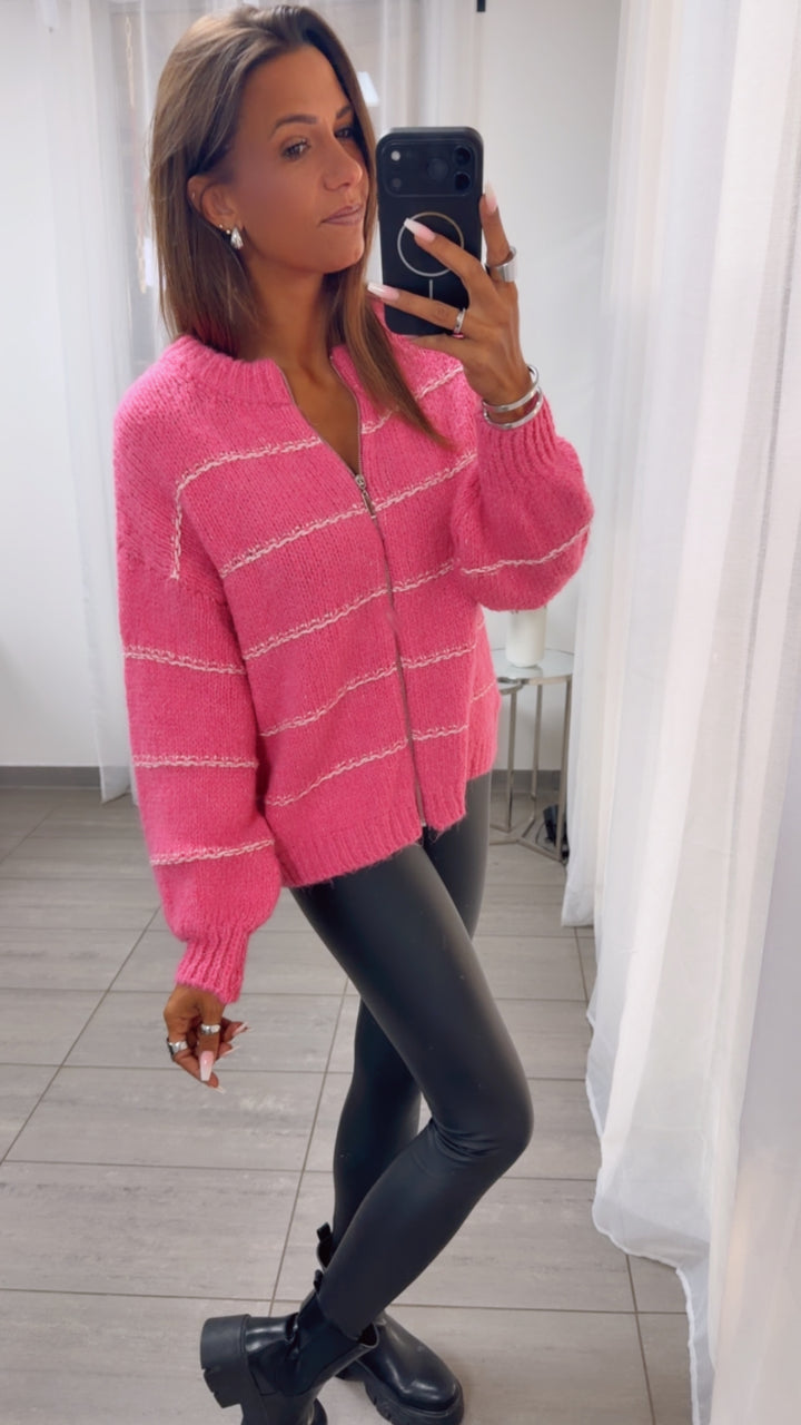 Oversize Strickjacke mit Reißverschluss und Kontrastnähten / pink - weiß Art.16287