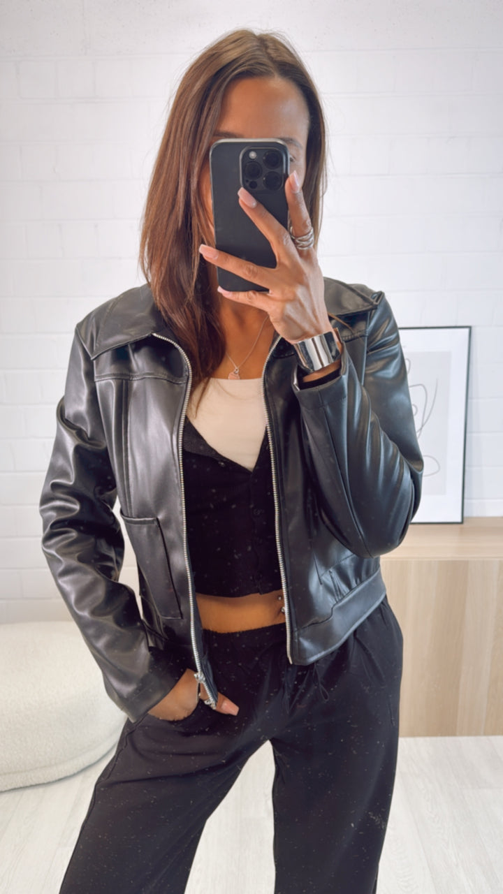 Lederlook Jacke mit Reißverschluss / schwarz Art. 9601