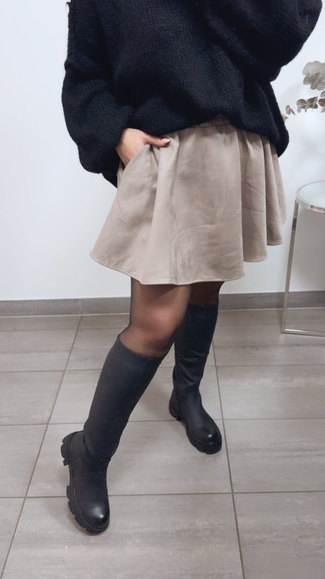 VELOURS ausgestellter Rock mit Spitzenhose / taupe Art. 13153