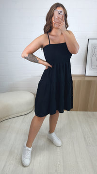 luftig leichtes Kleid mit dünnen, verstellbaren Trägern / schwarz Art. 9566