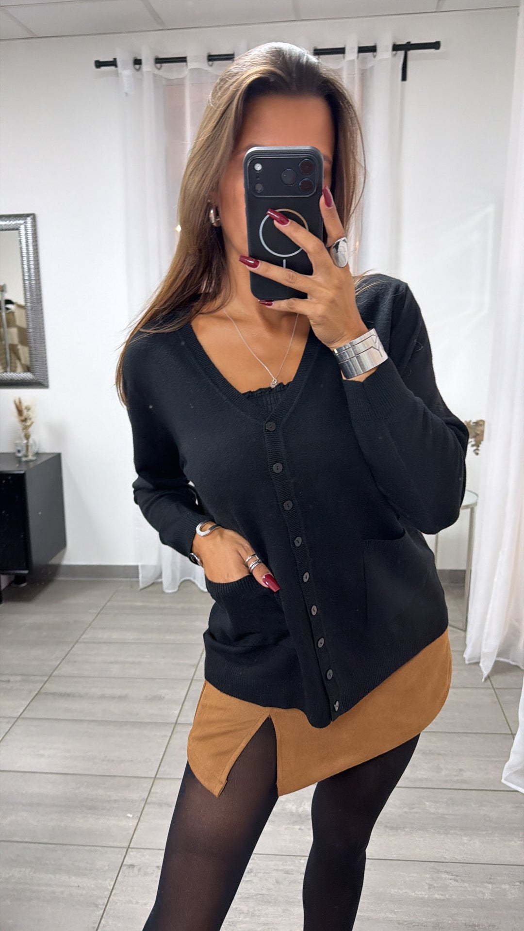 Feinstrick Cardigan mit Taschen auf der Vorderseite / schwarz Art.15681
