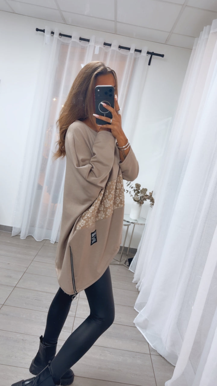 Long Pullover / Kleid mit Blumendetails / light taupe Art.16292