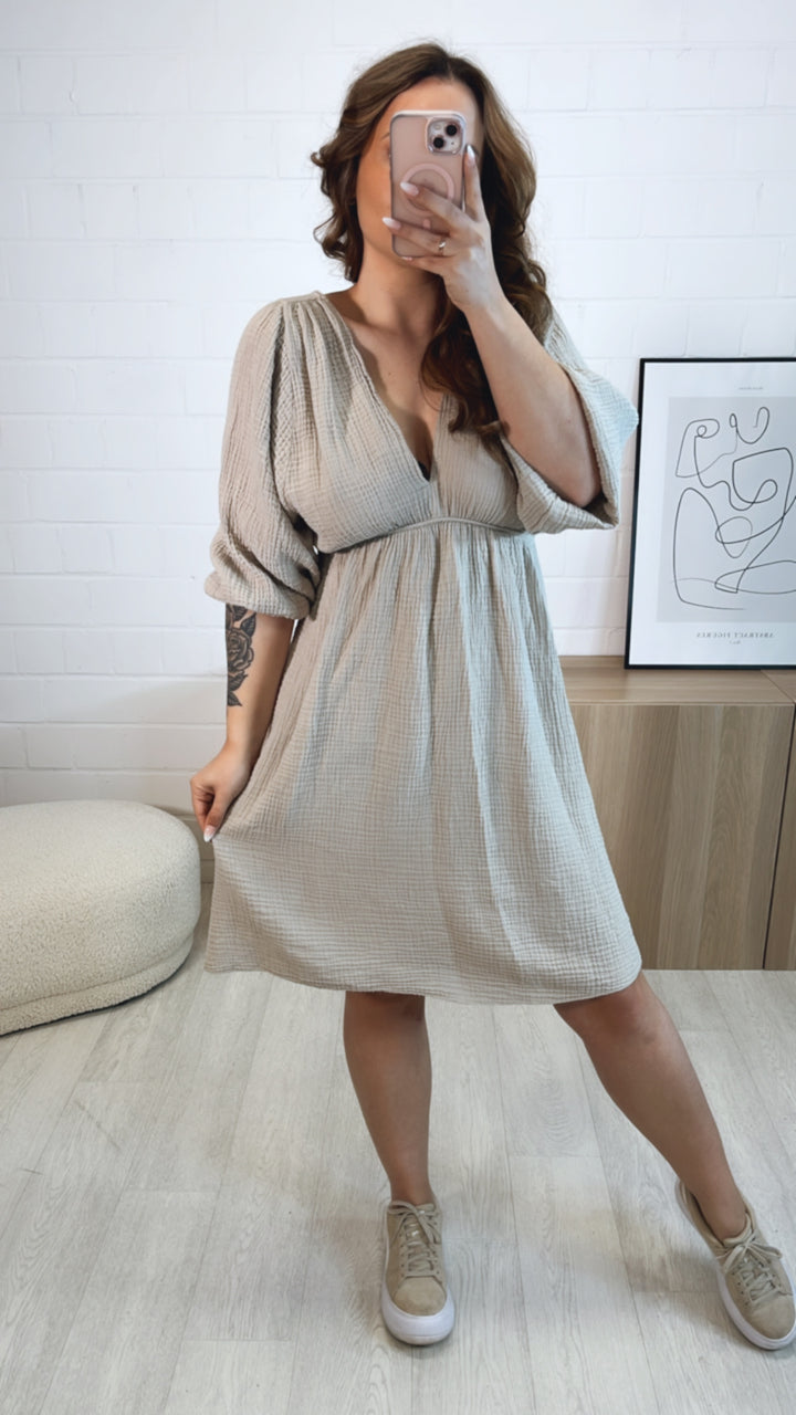 (Midi-) Musselin Kleid, V-Ausschnitt / beige Art. 9462